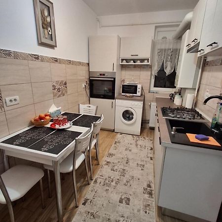 Apartament Ultra Central Marly Gura Humorului Esterno foto