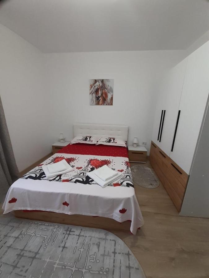 Apartament Ultra Central Marly Gura Humorului Esterno foto