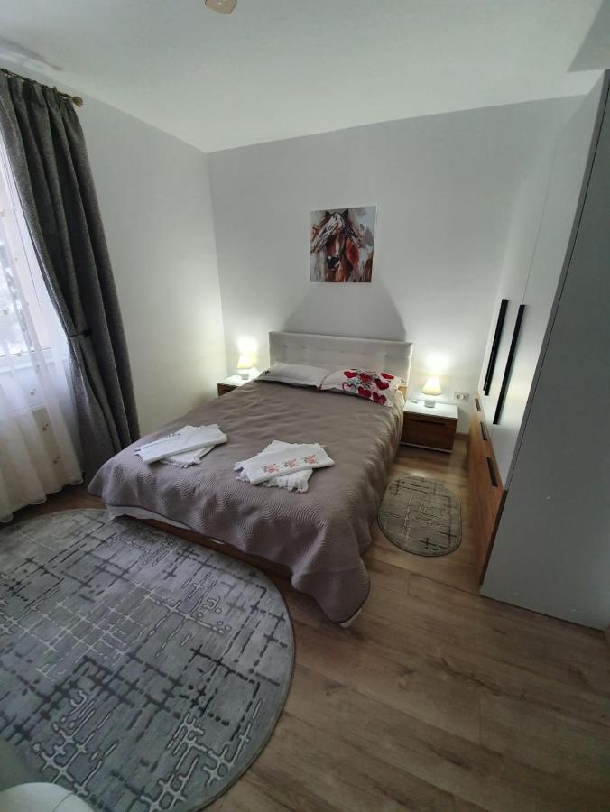 Apartament Ultra Central Marly Gura Humorului Esterno foto